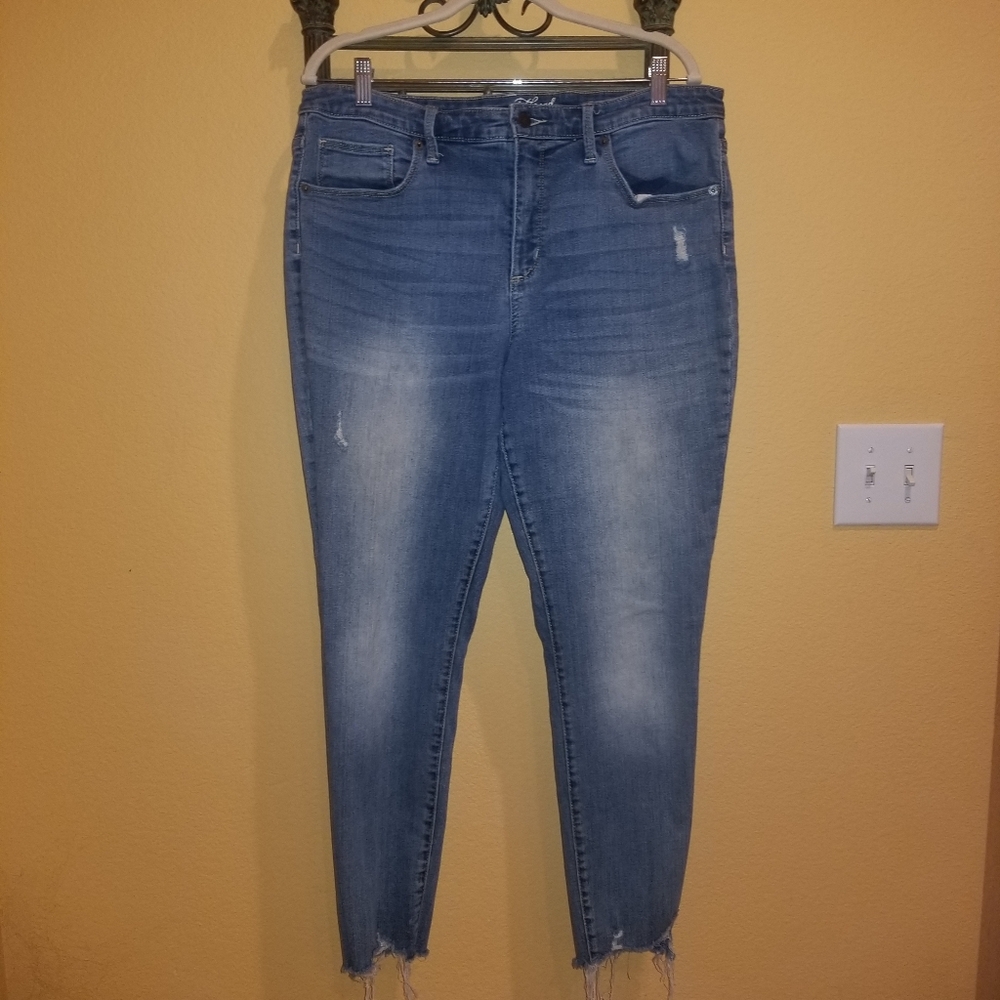 Universal Thread Blue Jeans - Picture 2 of 8